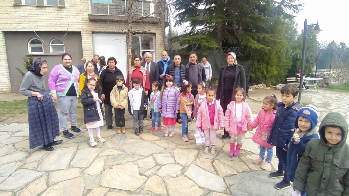 Öğrencilerimiz Mavi Ocak Yaşlı Bakım Merkezini Ziyaret Ettiler